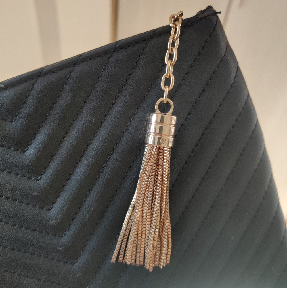 FOREVER NEW Black Chevron Wristlet - Picture 3 of 13